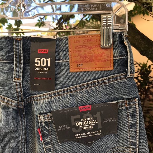 NWT Levi’s 501 Original Cropped and Distressed - Picture 7 of 8
